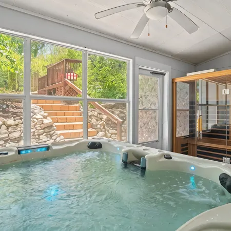 ~Bamboo Oasis Relaxing Hot Tub Family Time~ Get to Anywhere in SA in 20 Mins!