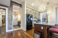 Large Downtown Artist's Loft, 30 min to Lexington, Horse, Bourbon, R River Gorge
