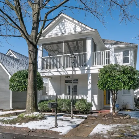 Relax in a Spacious 3 Bedroom + Office- Mud Island/Downtown