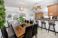 Poolside Paradise close to Clearwater 5br 2bath sleeps 12 with heated pool