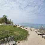 Fully Renovated Cottage on Queen, 3min walk from Beach and Downtown Adventures! - Wifi