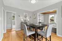 Stylish, Relaxing & Comfy 3 BDR Home. 2 minutes to Lake Compounce - Wifi