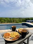 Tiny house on an acre with ocean view and private infinity pool. - 수영장