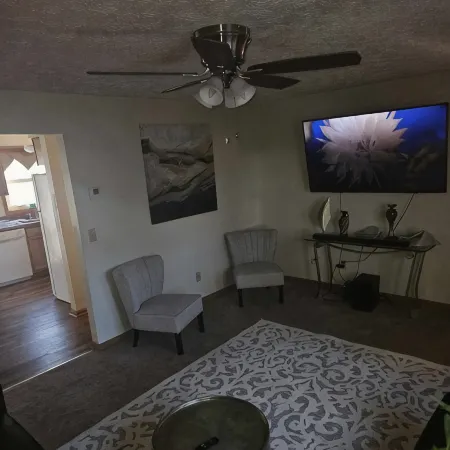 Charming 2-bedroom condo with WiFi, AC in delightful Canton