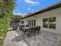 6Bed 4Bath Villa - Pool - Garage - Close to Beach