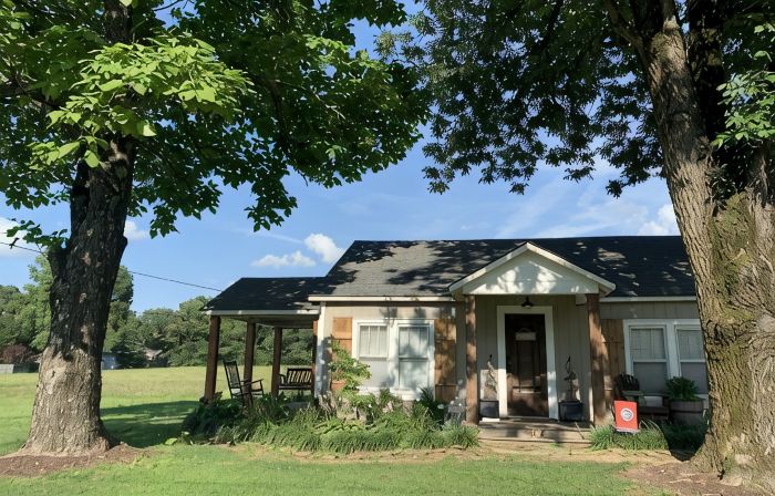 Country cottage on 3 acres right outside of town close to UTM