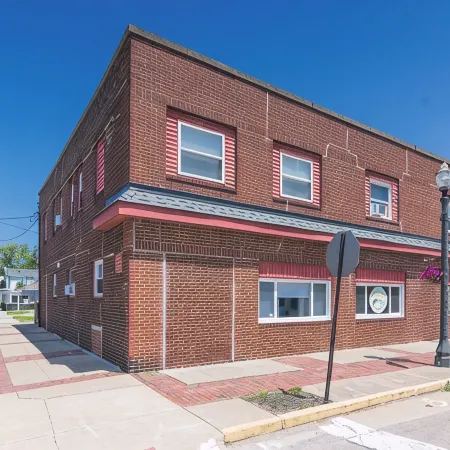 Charming 2-bedroom Suite with balcony overlooking the Lake in Fairport Harbor