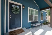 The Blue Bungalow- A NEW Listing!! - 방갈로