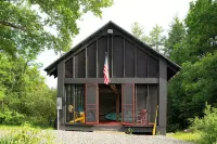 Catskills Cabin on 100 Wooded Acres with Lake - 샬레 호텔