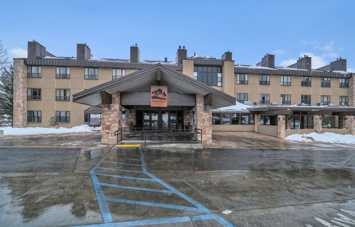 Cozy Private King Suite with Unbeatable Amenities and View in Cedar Breaks Lodge