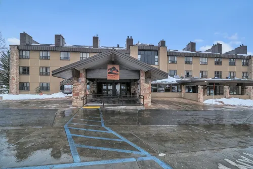 Cozy Private King Suite with Unbeatable Amenities and View in Cedar Breaks Lodge