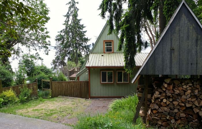 Waterfront Vashon Home with Amazing View
