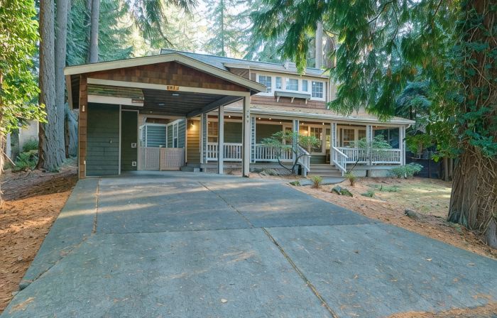 Charming cozy cottage in beautiful surroundings minutes from outdoor adventures.