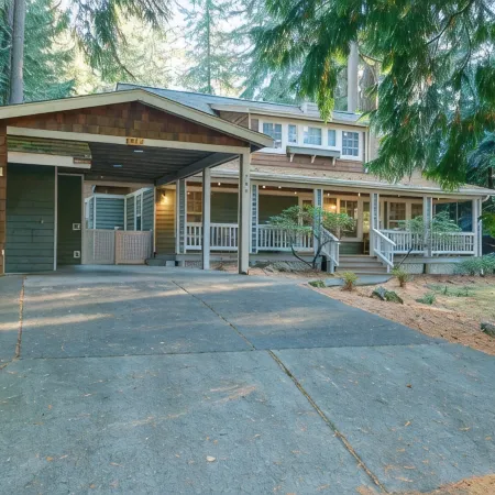 Charming cozy cottage in beautiful surroundings minutes from outdoor adventures.