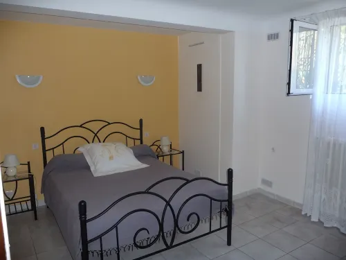 Spacious apartment in villa with large private garden and terrace near the sea