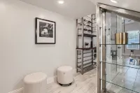 High End 5 Bdrm Home W/ Heated Pool & Mins to Riverwalk / Downtown - Private Pools