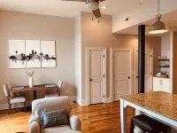 Downtown Getaway with Gated Parking & Two King Size Beds! - 4성급