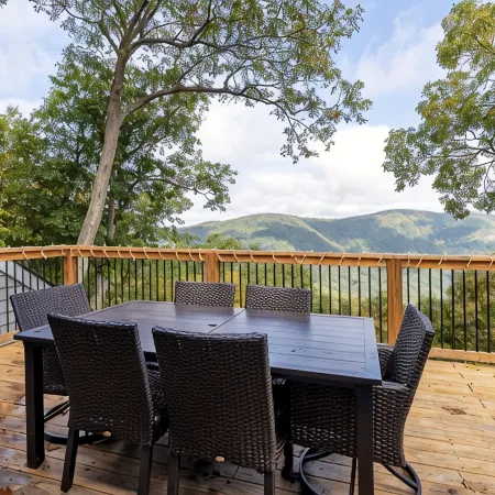 Incredible Mountain Views - Modern Four Bedroom Home - Five Minute Walk to Slope