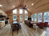 Slow Your Roll - Luxury cabin close to Granbury, Glen Rose, and Stephenville