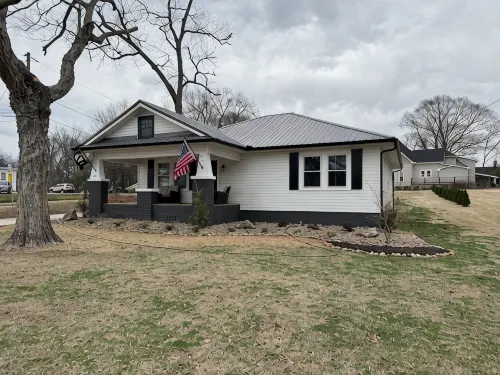 2-bedroom vacation home just a two minute walk to downtown - Wifi