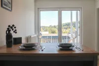 Close to the city center with parking space, balcony, lockable bike box & charging station