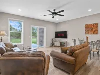 Home away from Home, upscale townhome Hotels in Plover