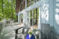 A-Frame Hot Tub Getaway!, Grill, 2 Decks, Trails, EV & Dog Friendly - Alppimaja