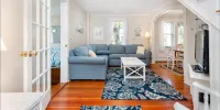 Cozy 4 bedroom cottage in town, with parking - Bungalows