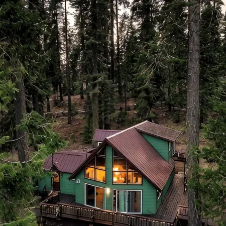 Lassen Mtn Lodge · Spacious, Private & EV Charger