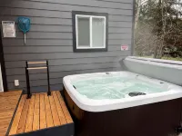 Summer Is Here! Mt Rainier - Sleeps 8 - Hot Tub - 4-Star