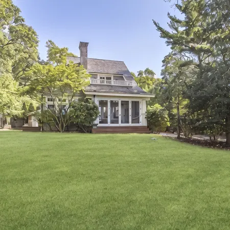 East Hampton: Chic 4 bed, Water Views, Walk to Beach, 5 min drive to Amagansett