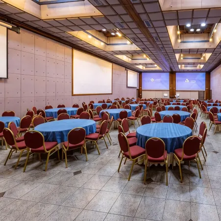 Fiesta Bahia Hotel Отели рядом с достопримечательностью «Парк аттракционов Блу-Кост»
