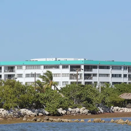 Oceanfront Property in Kawama Tower with Elevator, Lagoon and 2 Heated Pools