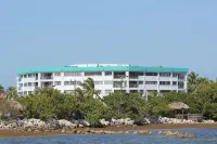 Oceanfront Property in Kawama Tower with Elevator, Lagoon and 2 Heated Pools - สระว่ายน้ำส่วนตัว