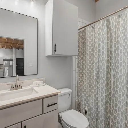 Charming & Spacious Hideaway by Downtown Bryan