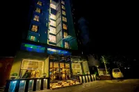 Monsoon Inn - piscina