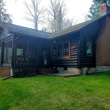 Grayling, MI - Fisherman's Log Cottage on the "Holy Waters" of the AuSable River