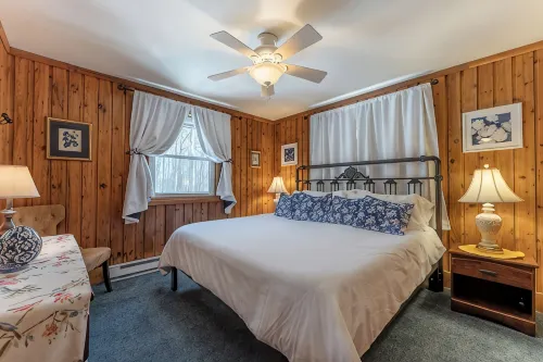 Pet Friendly Secluded 5Br Poconos Lake Retreat with Beach and Skiing - Alphydda