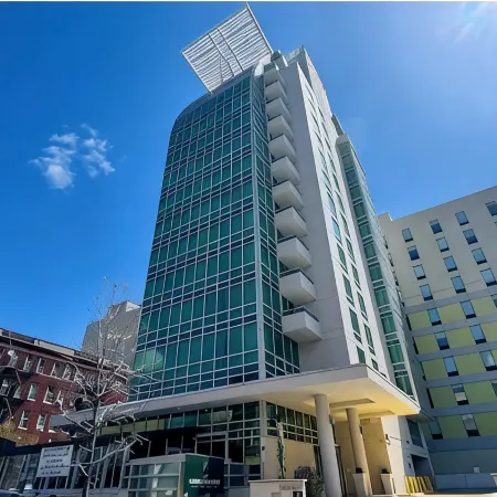 LIC Manhattan View Hotel Отели рядом с достопримечательностью «Сотбис»