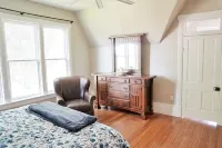 Relaxing Home W/HUGE Yard & Firepit! - Homestays
