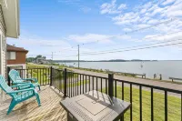 Sunset Getaway ~ Sleeps 8 with Private Beach and Hot Tub - 4-Star
