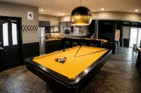 Canyon Lodge CHAMONIX Condo. Minutes Walk From Lifts.