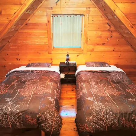 Private Cabin-Perfect for families, large groups!