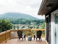 In town with a view, private duplex.