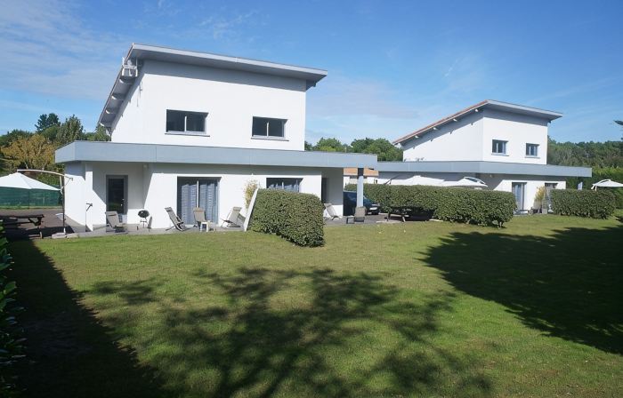Spacious, quiet, comfortable duplex, south-facing, heated covered swimming pool