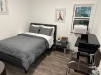 Kong Guest H-5 mins walk to Venice Canal and Beach, Abbot Kinney's famous street