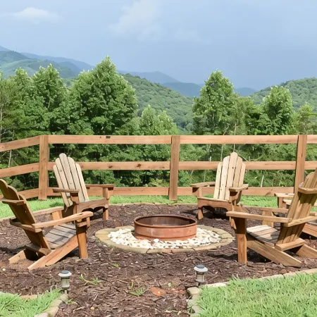 Private Retreat on 7 Acres, Mountain Views, Firepit, King Bed, Sleeps 6.