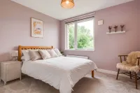 Family-friendly Getaway - Garden Parking Sleeps 7 - 2-Star