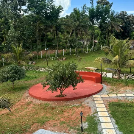 JUNGLE FARMS BY MAARK INN