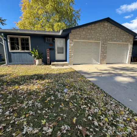 Charming 2-bedroom house with Feather Theme , WiFi in excellent Aurora